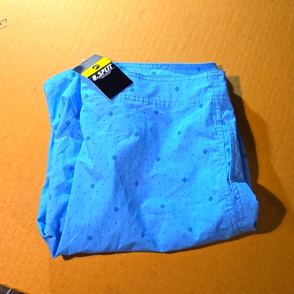 B. SPLIT swimming trunks. Mens large - Picture 3 of 3